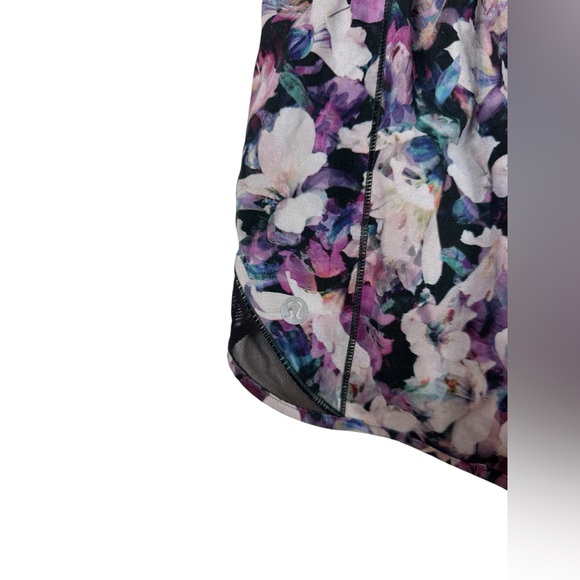 Lululemon Hotty Hot Shorts II 2.5 Utopia Deep Phantom Size 8 Floral Running - Picture 6 of 7